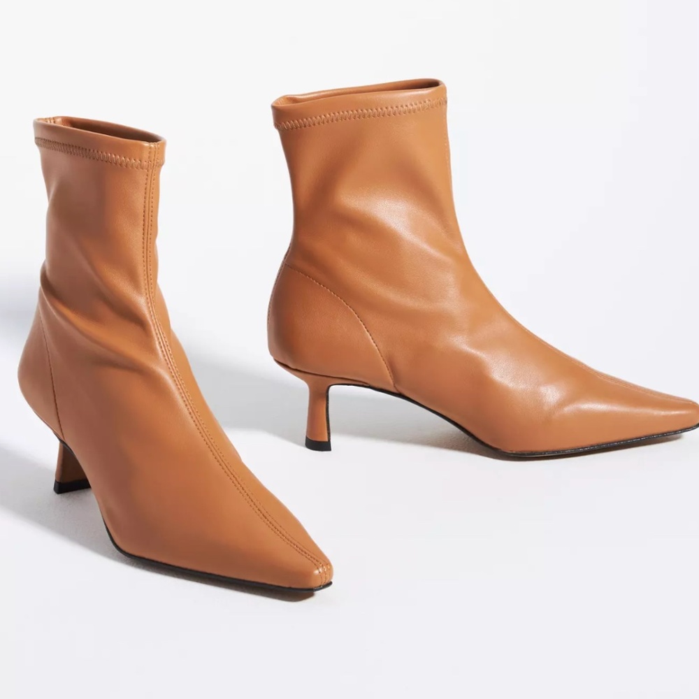 Angel Alarcon Pointed-Toe Kitten-Heel Boots  |  US 8-8.5 / EU 39